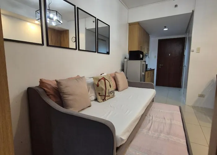 Family With Big Balcony And Pool View Aparthotel Manila