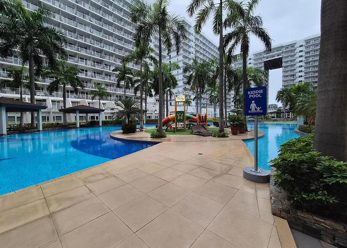 Family With Big Balcony And Pool View
