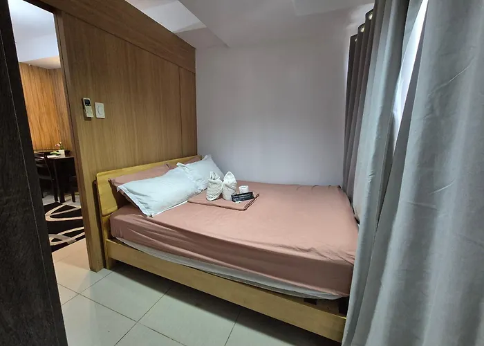 Family With Big Balcony And Pool View Aparthotel Manila