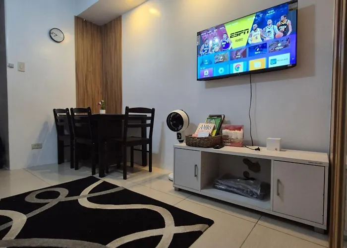 Family With Big Balcony And Pool View 4* Manila