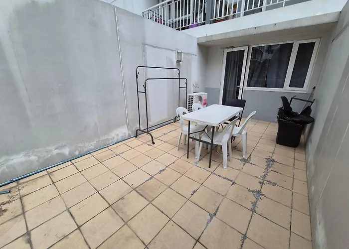 Family With Big Balcony And Pool View Aparthotel