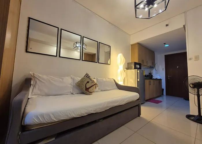 Family With Big Balcony And Pool View 4* Manila